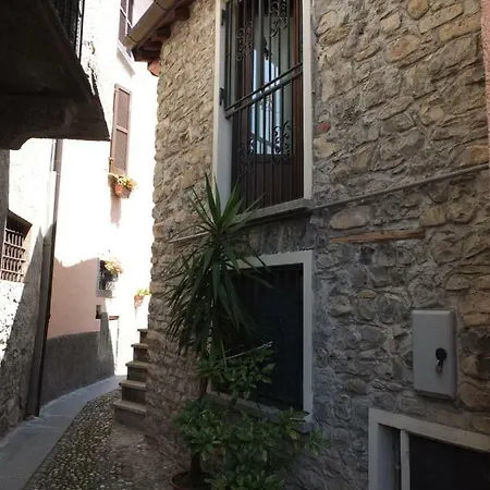 Casa Antico Borgo レンノ